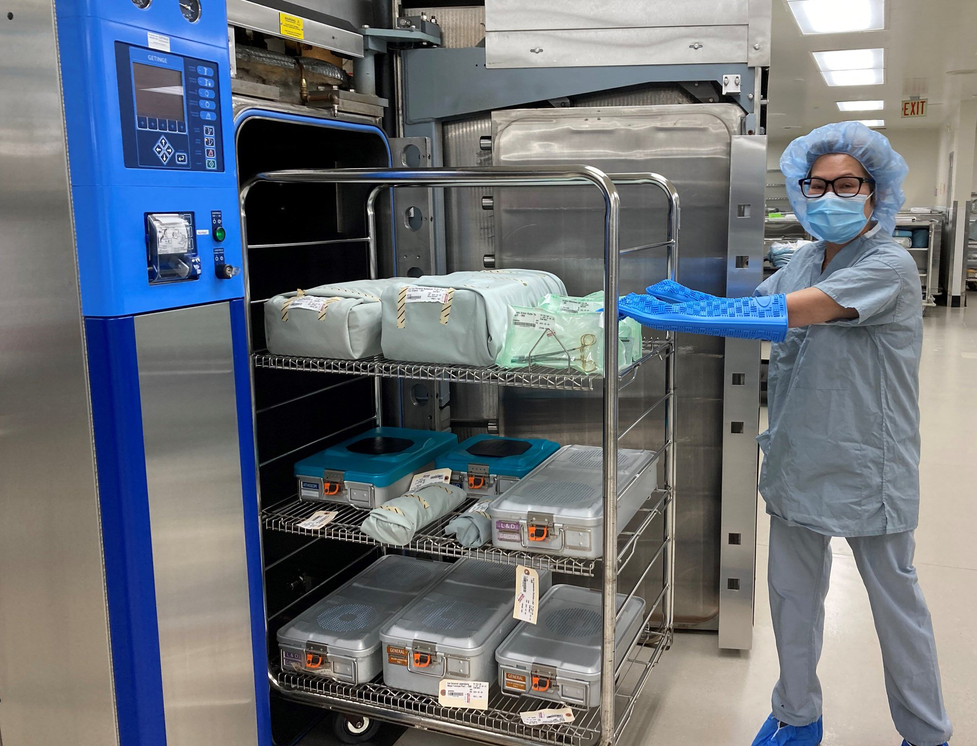 2022-04-20-mercy-ships-sterilizer-4